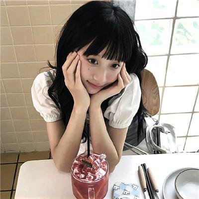 背背篓的网球少年